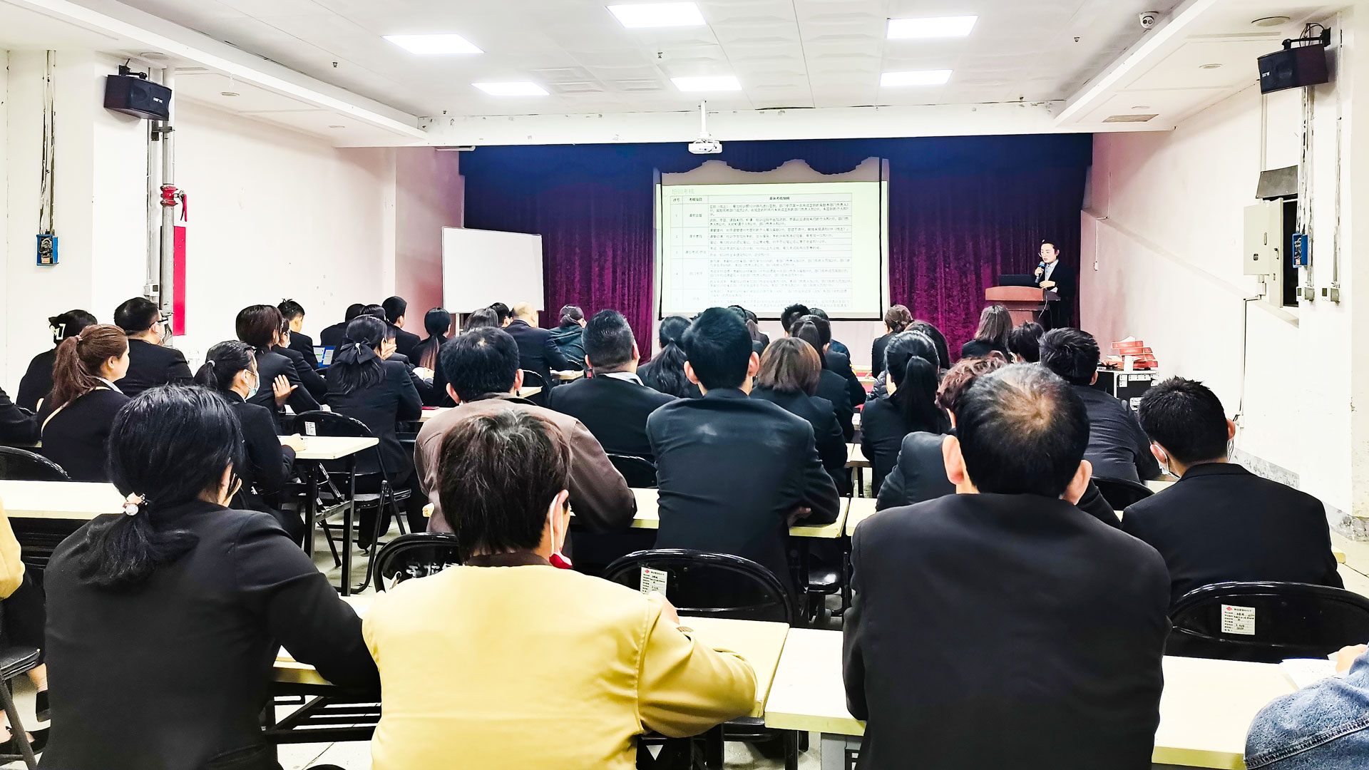 百貨公司：抓培訓(xùn)，促提升圖一.jpg